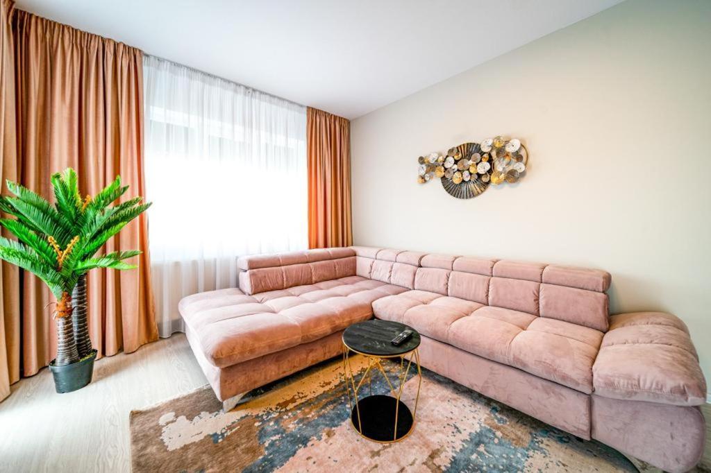 شقة Pink Velvet Rk Ghimbav المظهر الخارجي الصورة
